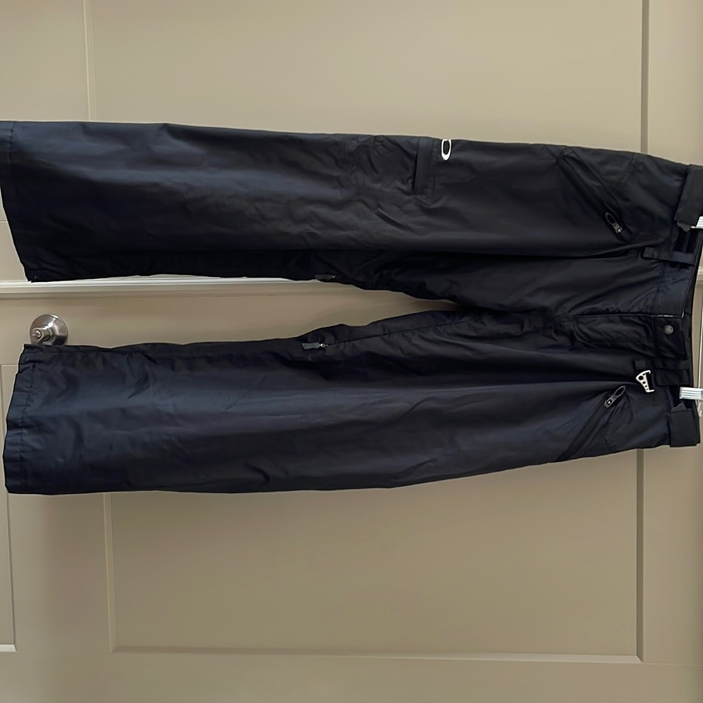 Like new women’s Oakley size L ski pant